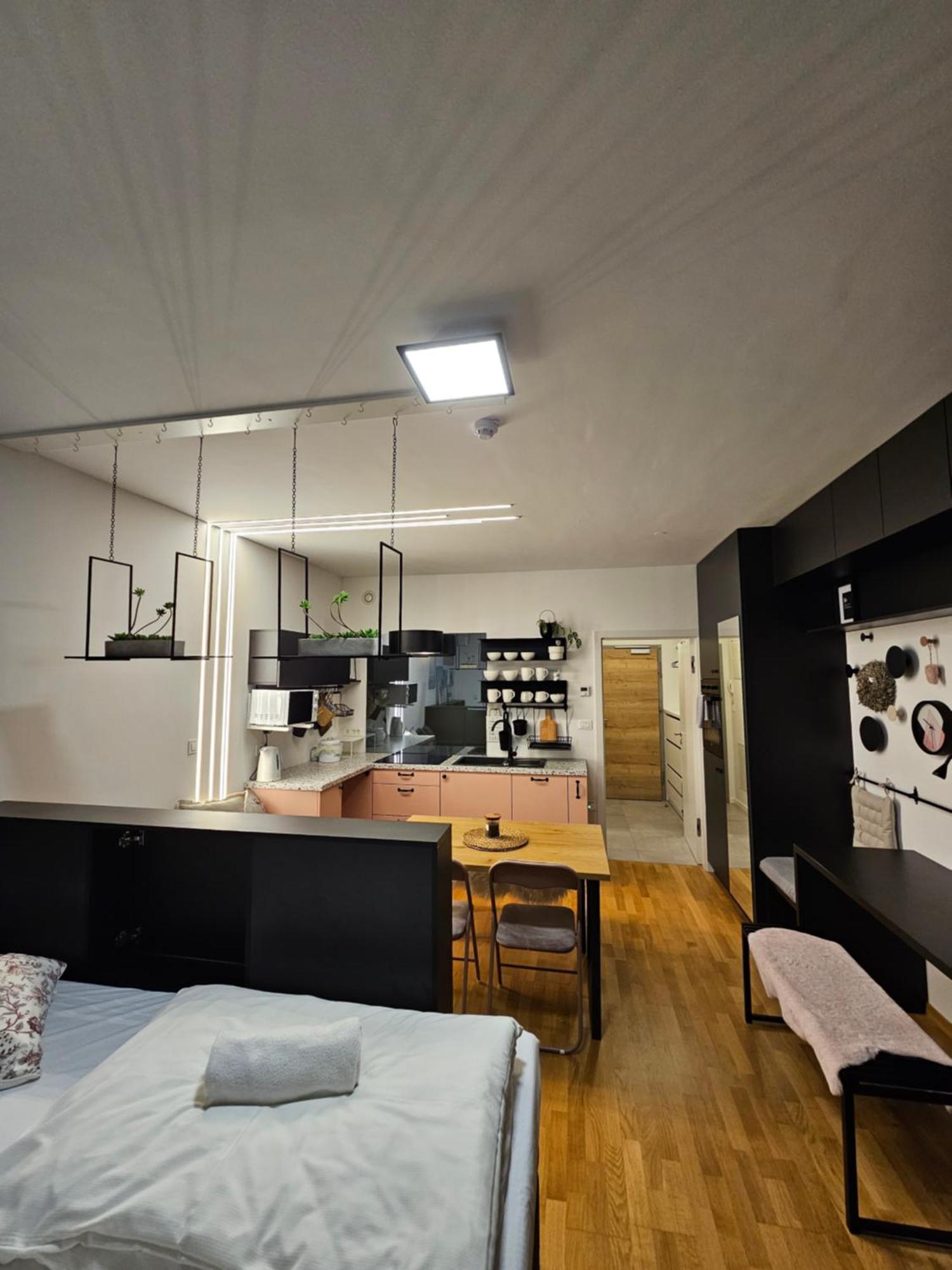 Bed & Breakfast Rezidenca Pipanova Ljubljana Oda fotoğraf